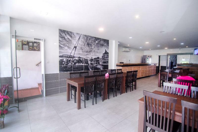 Oyo 836 Mandurah Room & Cafe Kuching Zewnętrze zdjęcie