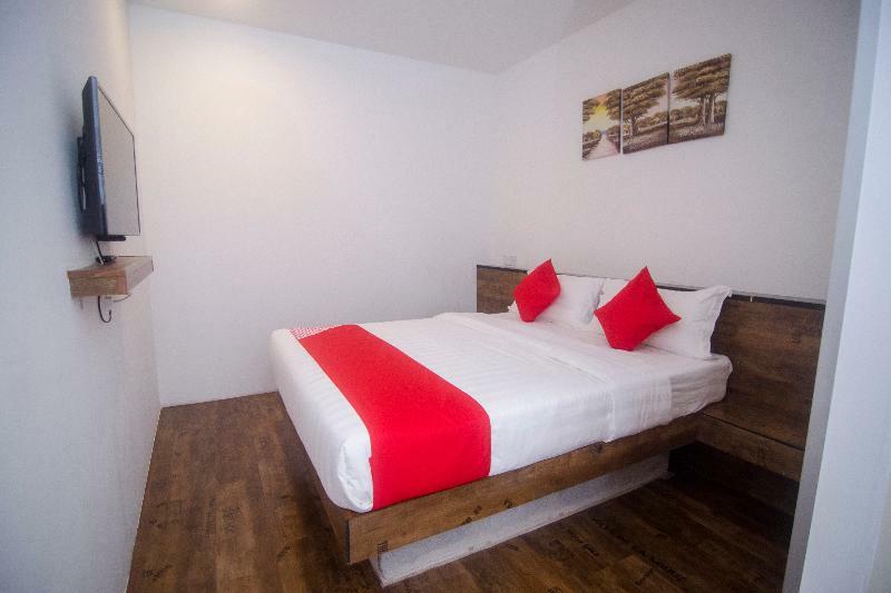 Oyo 836 Mandurah Room & Cafe Kuching Zewnętrze zdjęcie
