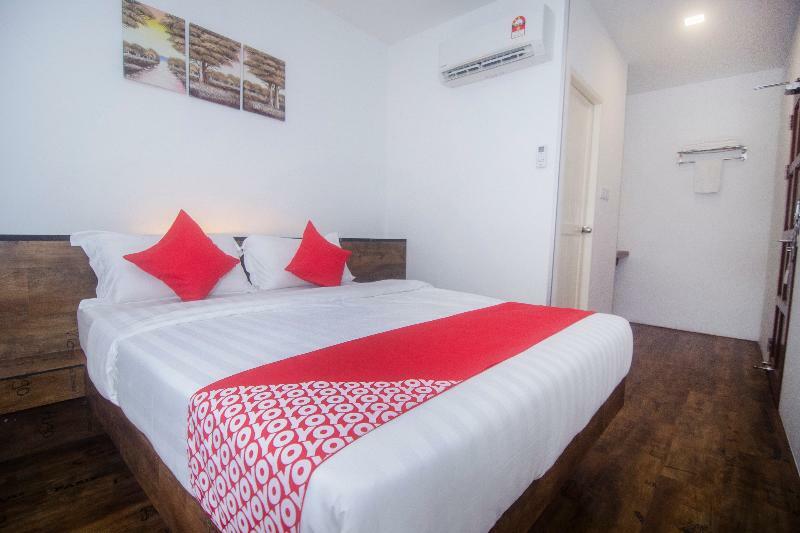 Oyo 836 Mandurah Room & Cafe Kuching Zewnętrze zdjęcie