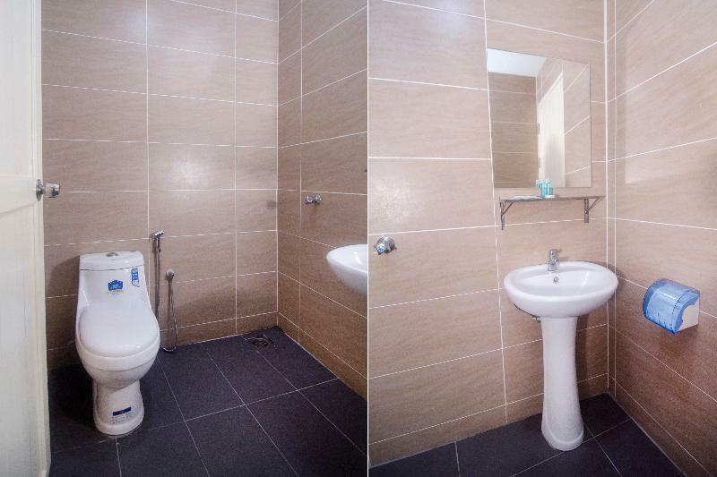 Oyo 836 Mandurah Room & Cafe Kuching Zewnętrze zdjęcie
