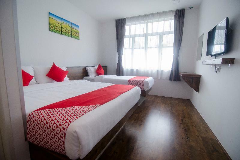 Oyo 836 Mandurah Room & Cafe Kuching Zewnętrze zdjęcie