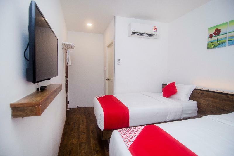 Oyo 836 Mandurah Room & Cafe Kuching Zewnętrze zdjęcie