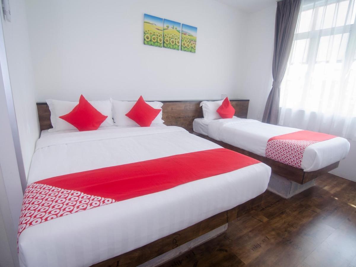 Oyo 836 Mandurah Room & Cafe Kuching Zewnętrze zdjęcie