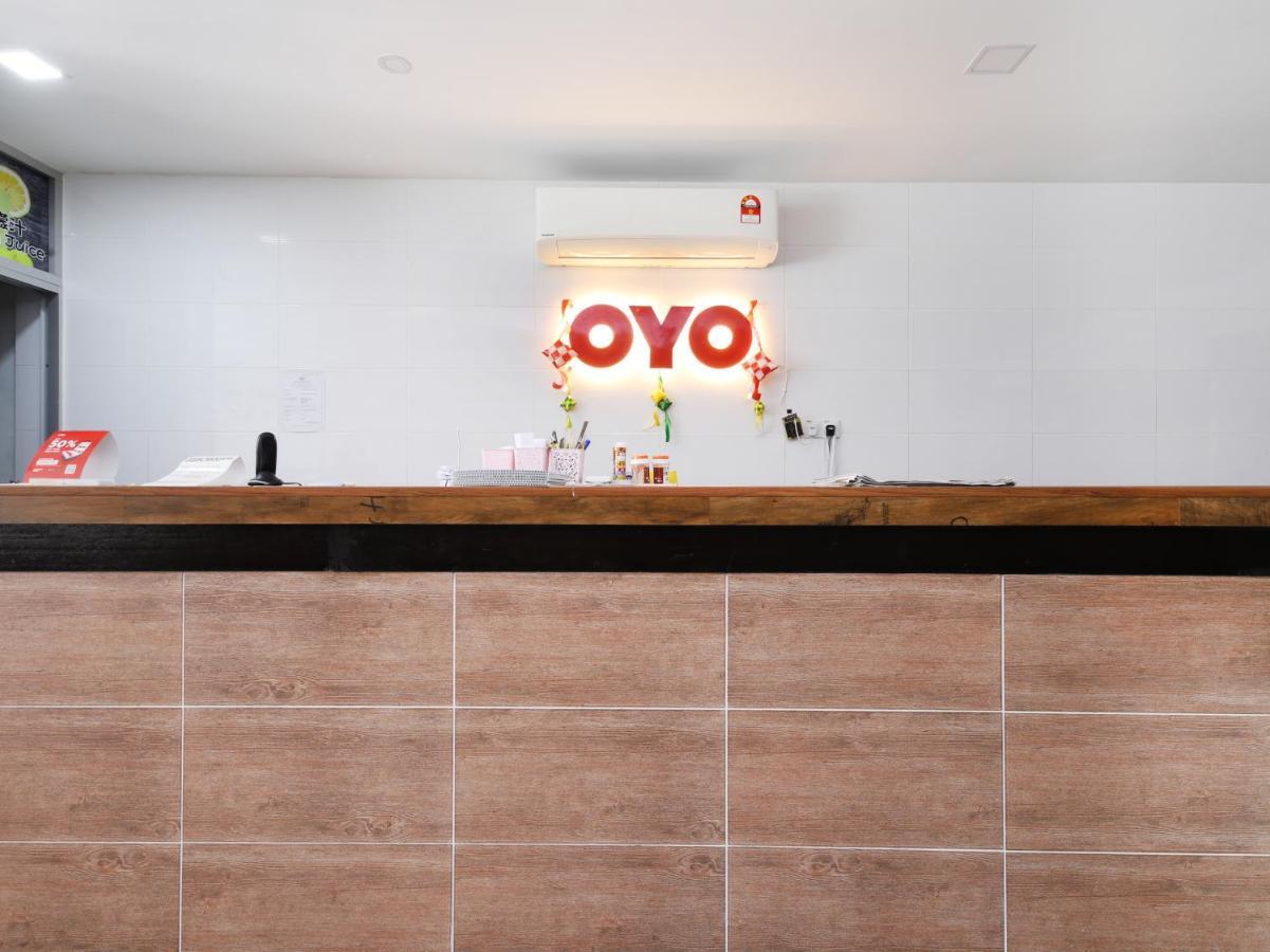 Oyo 836 Mandurah Room & Cafe Kuching Zewnętrze zdjęcie