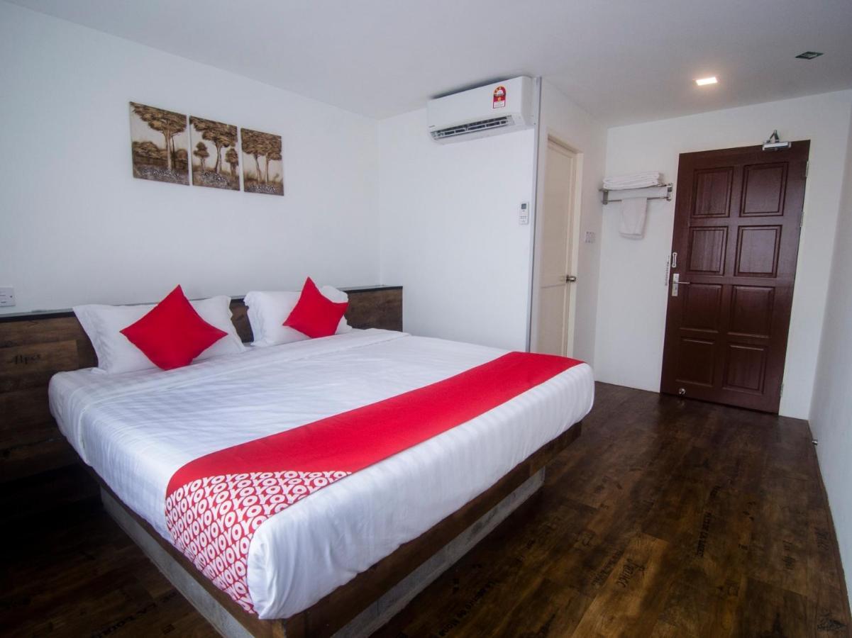 Oyo 836 Mandurah Room & Cafe Kuching Zewnętrze zdjęcie