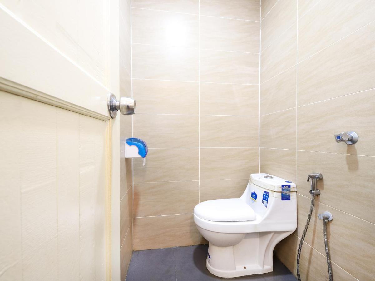 Oyo 836 Mandurah Room & Cafe Kuching Zewnętrze zdjęcie
