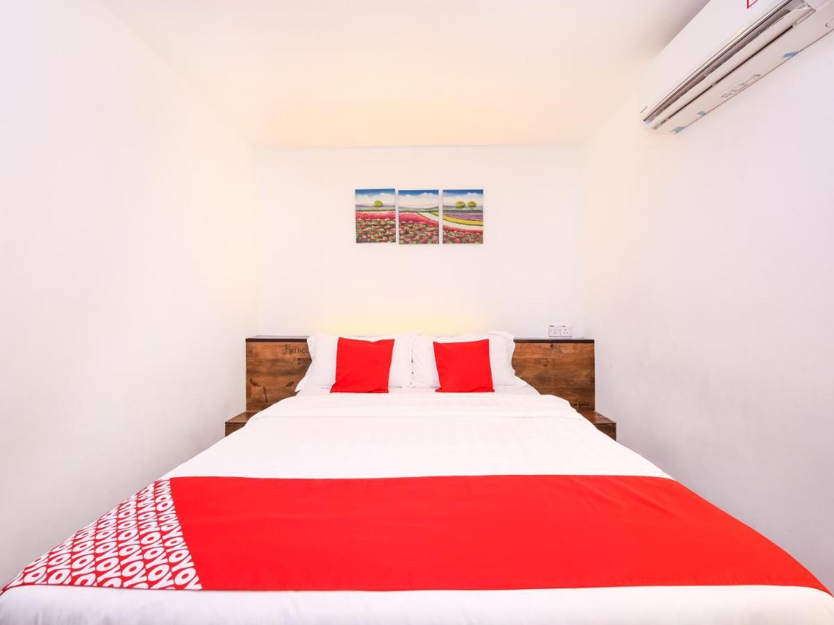 Oyo 836 Mandurah Room & Cafe Kuching Zewnętrze zdjęcie