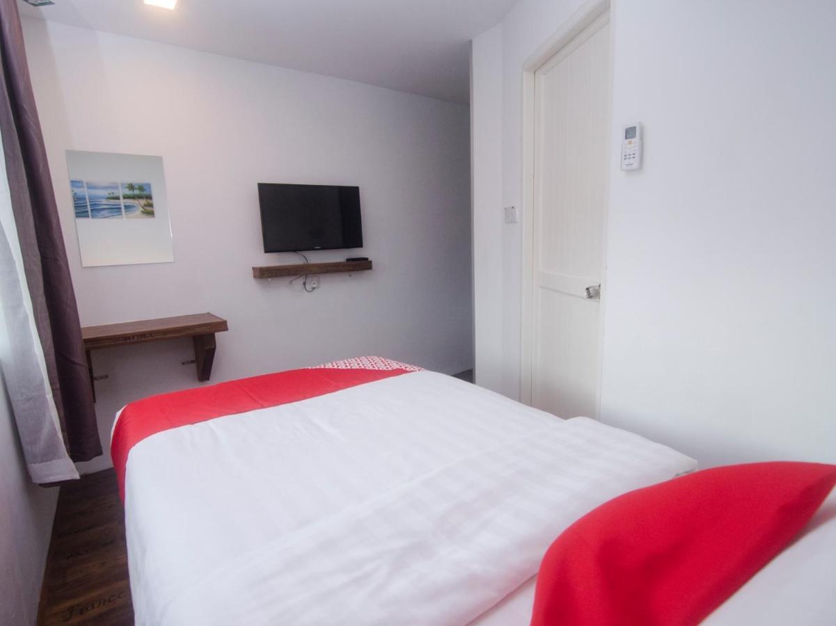 Oyo 836 Mandurah Room & Cafe Kuching Zewnętrze zdjęcie