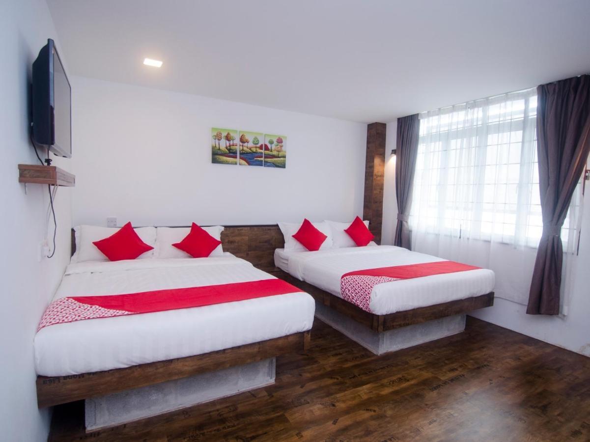 Oyo 836 Mandurah Room & Cafe Kuching Zewnętrze zdjęcie