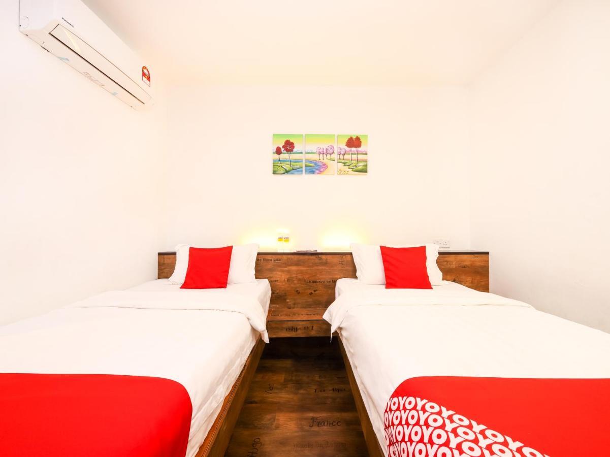 Oyo 836 Mandurah Room & Cafe Kuching Zewnętrze zdjęcie